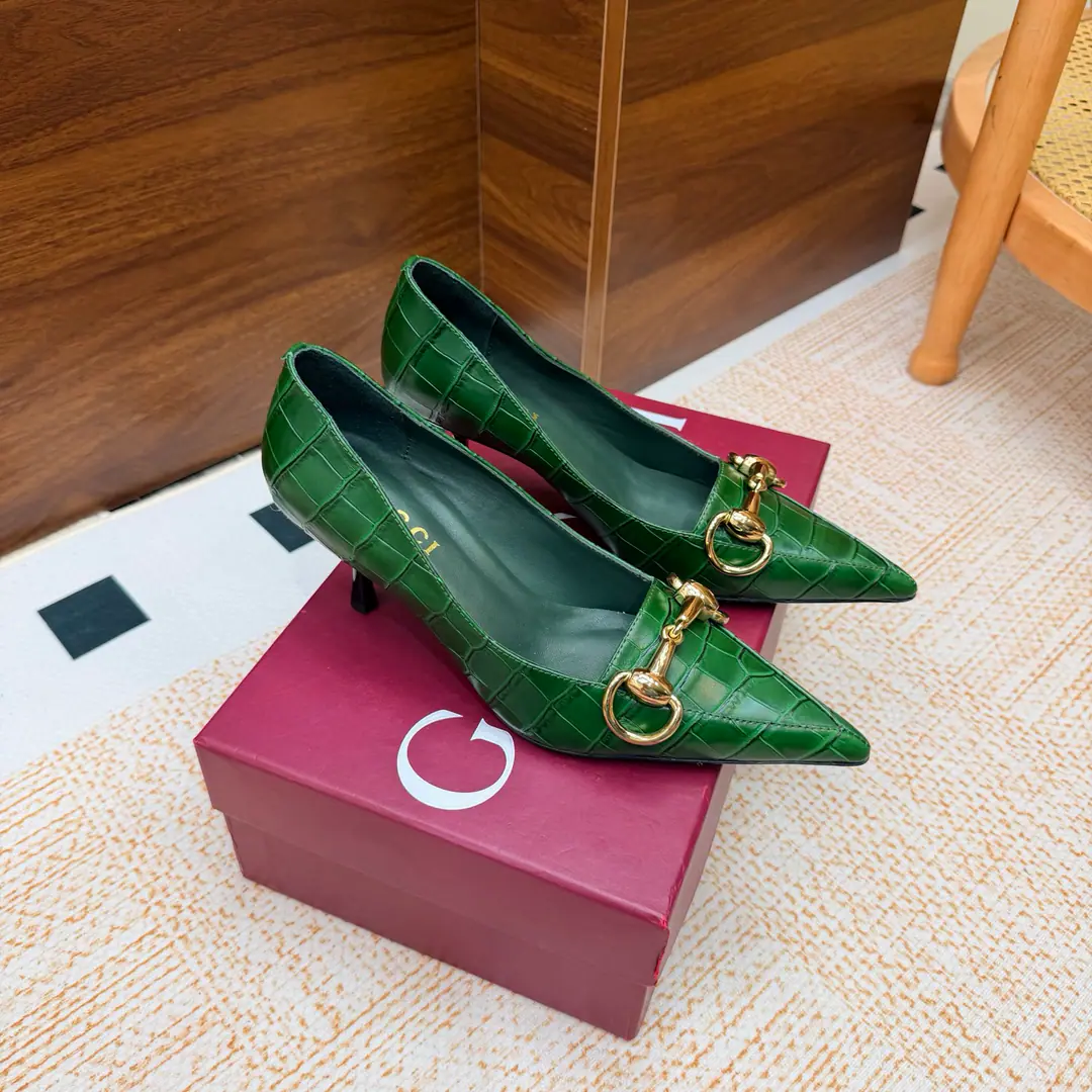 2026S Spring and summer.GucciThe new one is a sledgehammer. The shoes are the most classic.Logo, The suction is behind the pressure., I'd better wear two pairs of shoes and wear pants.👖And dress.👗There's no harm in getting in and out of any place.🩵High-quality cortex kittens and silver bright spots are more than comparable to the impact of visual shocks., Elegance and knowledge blend., A pair of shoes meets the demands of the fairies., The most beautiful of all.🩶 Shoe.: Rock-stressed cow skin. Uchi.: Lamb skin. He's tall.: Floor Otsumi!: That's a big one. He's tall.: 6.5cm Codes: 35-41（40, 41, 42Custom）