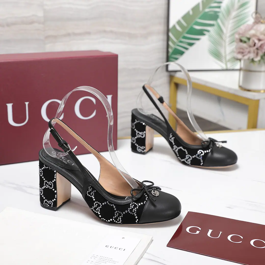 Top Version⚡ 2026Spring and summer.GucciNew sum The iron is thick. The sandal butterfly is tied up with his head and heels. The shoes are the most classic.Logo, The suction is behind the pressure., I'd better wear two pairs of shoes and wear pants.👖And dress.👗There's no harm in getting in and out of any place.🩵High-quality cortex kittens and silver bright spots are more than comparable to the impact of visual shocks., Elegance and knowledge blend., A pair of shoes meets the demands of the fairies., The most beautiful of all.🩶 Shoe.: Goki!/Layout（- The drill.） He's tall.: 8cmsg Otsumi!: That's a big one. Codes: 35-41（40, 41, 42Custom）