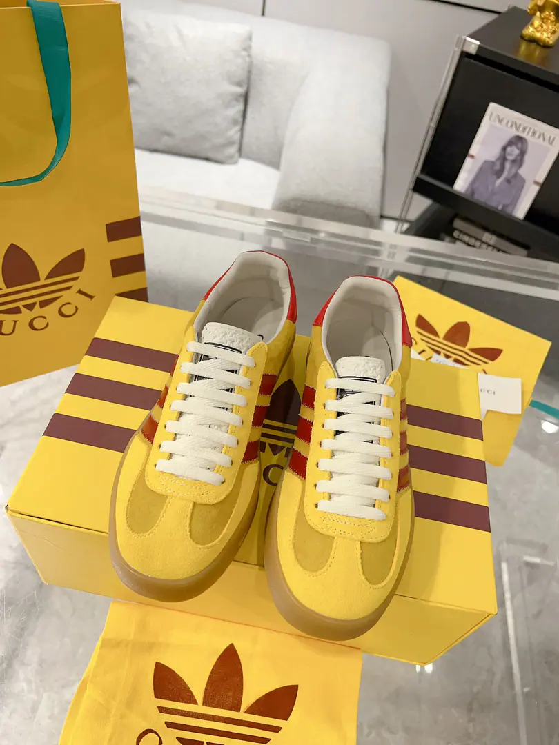 New upgrade Women Men Gucci x Adidas Joint contributions 23ss Fashion week show. Only correct top version of German shoes❗️❗️Global intensity of fire💯Web-wide maximum version contribution❗️❗️The couple's first. Codes:35-46（45.46I'll make sure I don't change it.）