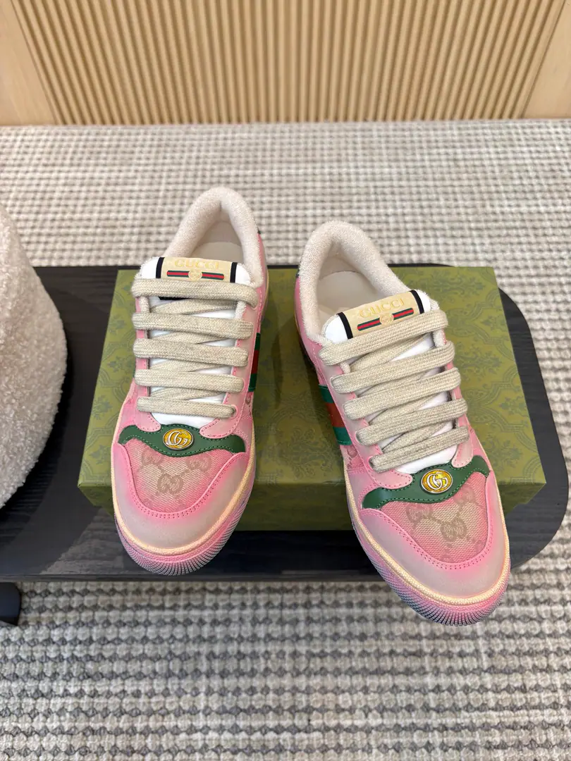 Gucci——The latest ever-grading sneakers.. Leisure shoes.. Little dirty shoes.~~ ZPDevelop plain version. Metal binaryGCrystal cylinder. 3DSprays are slowly turning colored and ancient.~~ Original syrup of the pastry of the cattle., 3DThe spray is the old process., The original air towels are inside., The foot-stamping emulsion., OriginalTPUOtsumi!(Lower width, Upper Narrow) 35—40Positive