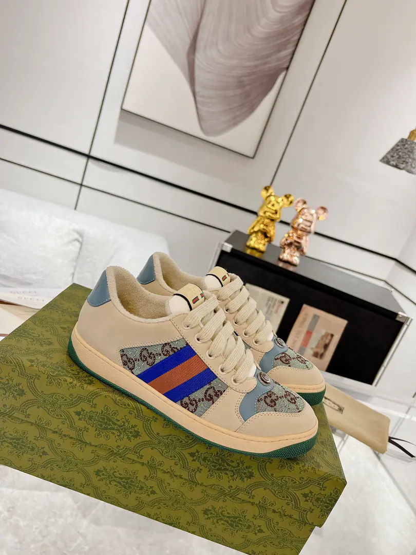Water drill.💎 Gucci ScreenerA series of sports shoes and a couple of dirty shoes.‼️ Little dirty shoes.ScreenerThe idea behind the series of names is the defense action in sport., The design of the sneakers is from20Century70The classic sneakers of the ages are constantly inspired.. This sneaker is chosen for the blue crystal drill. Shoe.: ♪ The cow's skin rolls along ♪➕Blue-line drill. Uchi.: In the original high-density fumes. logo: Metal DimentaryGEllipse, details of the thump Packaging: Top-of-the-art package for cabinet Otsumi!: - A vacuum.TPUMaterial Shoes.: Women35-40 (Women41I'll make sure I don't change it.）