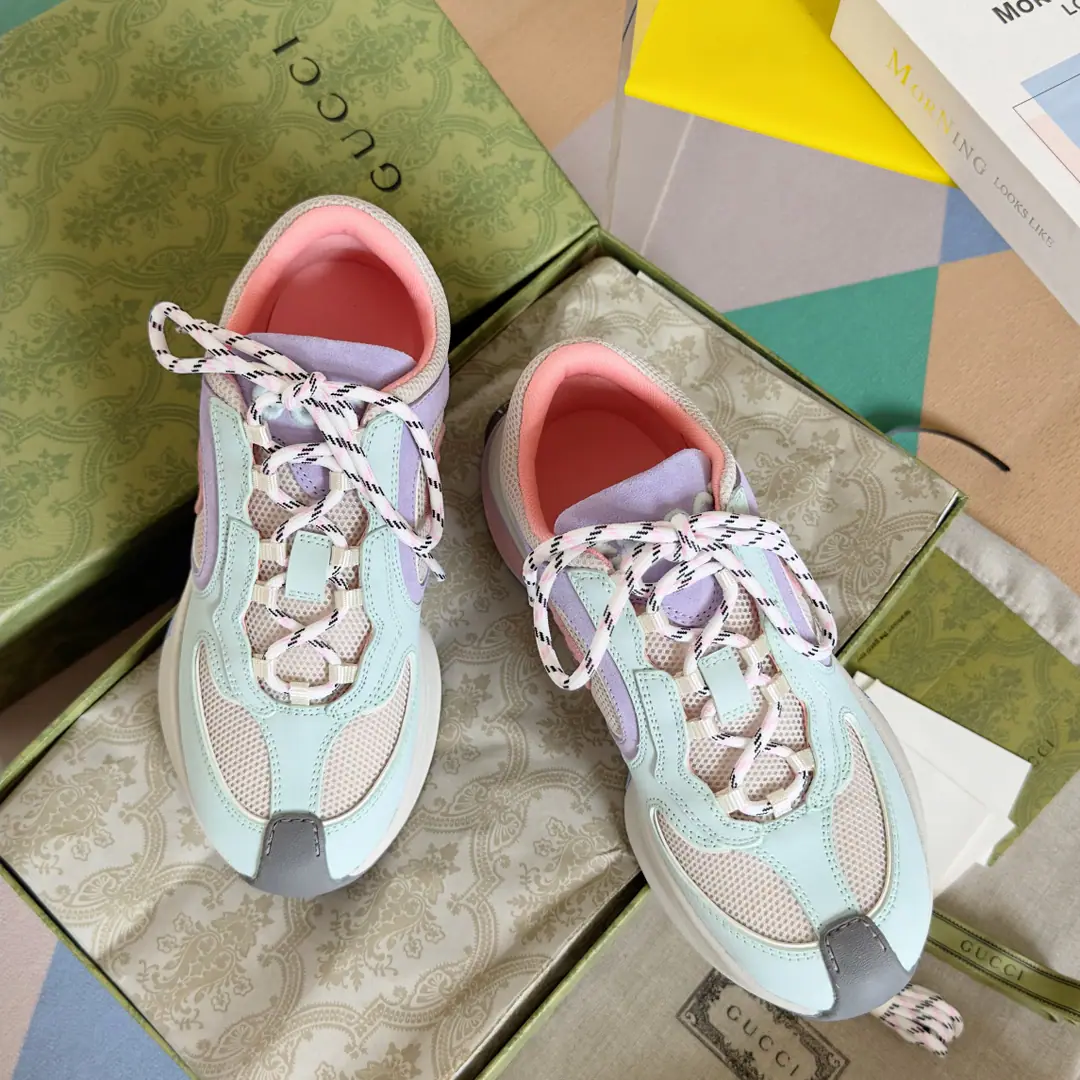 Top Version: Female GucciGustz! The latest blast. GHome. RUNSeries Couple money. Leisure Sports shoes Dad's shoes. Run-shoes. Original procurement development Make the goods. The design of this monolith draws inspiration from the world of sport., ThroughGucci♪ The new perspective ♪, The heart of the craftsman is incorporated into the details of the branding.. The two-streamed sneakers were crafted with white-fluffed material., Double-coloured rubber soles and double-buttonGDetails Send a cabinet for fine packaging🛍📦 ▪️ Fabulous.: Original customized import of head-level cattle skin ▪️ Uchi.: Imports of soft sheep skins ▪️ Shoes under the sole.: The original was a very light model.MDCombining rubber bottom ▪️ Bottom: 4CM ▪️ Size: Men39-45