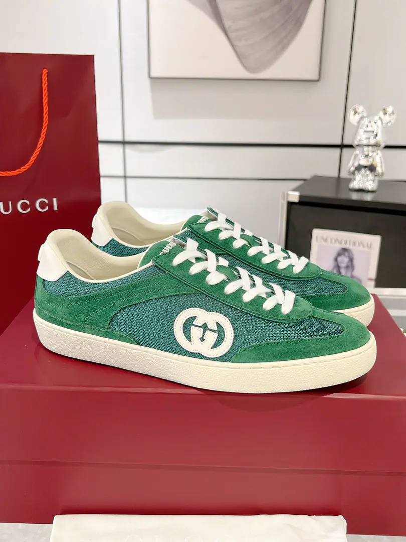 Upgrade Gucci Couples.GLeisure shoes. White shoes. ❗️❗️😎Original procurement development Make the goods. Innovative suture processes are used for production, Makes a water-like flow quality.. Leather design with 3D rectangular double buttonGLeather fittings andGucciLetter accessories, By3DThe quality of the flow of the whole efficacious shoe. Send a cabinet for fine packaging Shoe.: Cows are counter-feat.➕Network Codes:35-45（Women41.45I'll make sure I don't change it.）