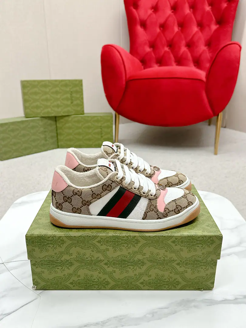 Gucci————Requisition version GGThe series makes old dirty shoes.-The money comes in.！ Ten to nine, I'll pay. Current！Current！Current！New Colour Plus Push-Market terminal version！ Procuring original development….Fabulous. Material Otsumi! Details are random.！ The model Schwartz is one-by-one, and the drill is one-by-one......Metal cherry locket.……Metal binaryGCrystal cylinders……GucciOriginal custom-made narrowband…… Super Flash Series—Flash diamond chain..Cherry decorations can be removed, One to two, one to two, one., ♪ To promote your personality ♪ Skins of colored cattle..The handwork is very qualitative., Bring your own sense of excellence.！ I'll do the details., I'll take a line.. The original towel is more delicate and soft and more comfortable., Pocket Steel Double OriginalTPUOtsumi!(Lower width, Upper Narrow) Appendible packaging⭐️ Codes: Women35-40 Men39-44（Women41 Men45 Custom）