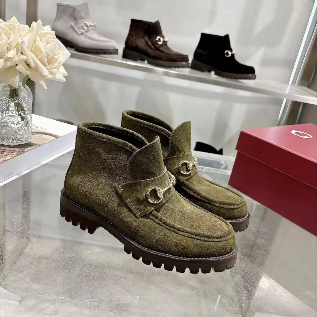 Long-term. 4Inch boots. GUCCI Guch. Fashion is a big deal. A smart fashion with round-shoe head and so on. Fabulous.: Import calf, skin. Uchi.: Foot. Import of sheep skin The base plate is one-to-one. Codes:35—42Code Remarks: 40 41 42 Do it. Plant straight.