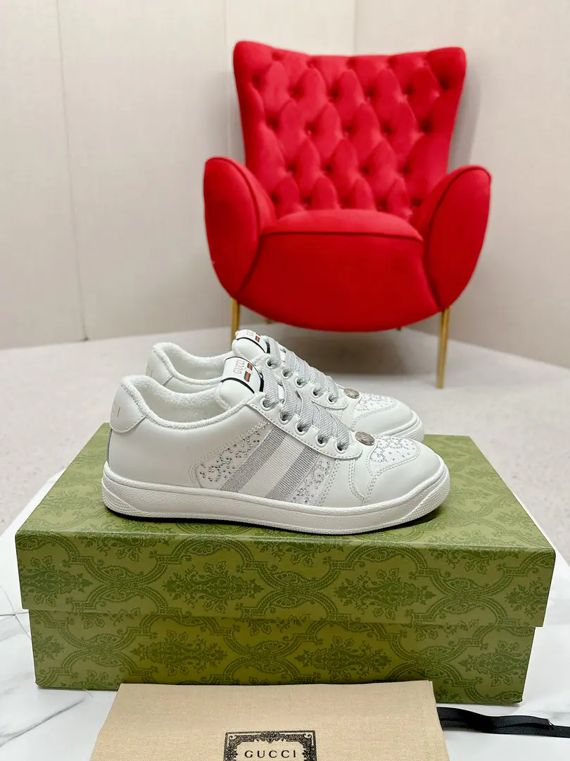 🅿️ Women Gucci————Requisition version GGThe series makes old dirty shoes.-The money comes in.！ Ten to nine, I'll pay. Current！Current！Current！New Colour Plus Push-Market terminal version！ Procuring original development….Fabulous. Material Otsumi! Details are random.！ The model Schwartz is one-by-one, and the drill is one-by-one......Metal cherry locket.……Metal binaryGCrystal cylinders……GucciOriginal custom-made narrowband…… Super Flash Series—Flash diamond chain..Cherry decorations can be removed, One to two, one to two, one., ♪ To promote your personality ♪ Skins of colored cattle..The handwork is very qualitative., Bring your own sense of excellence.！ I'll do the details., I'll take a line.. The original towel is more delicate and soft and more comfortable., Pocket Steel Double OriginalTPUOtsumi!(Lower width, Upper Narrow) Appendible packaging⭐️ Codes: Women35-40（Women41 Custom）