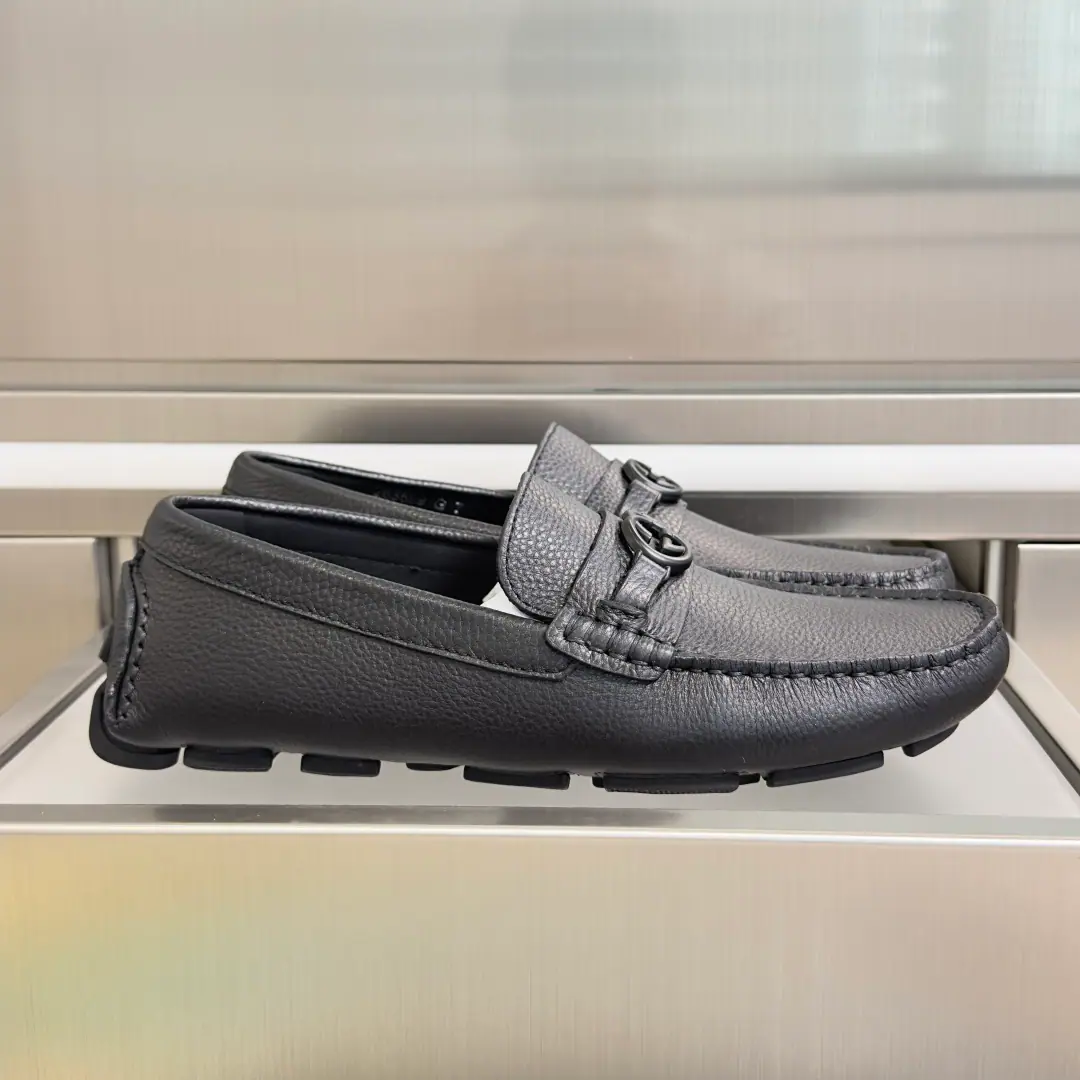 Top Version: Men GucciGustz! GHome. Latest Gentlemen. Old Money. Doudou shoes. A foot. Lazy. Leisure shoes. A simple and contemporary display of driving shoes, etc., Smart, skill-and-comfort experience.. This man's shoe-shoes are chosen for leather., The details of the weaving bands are carefully spelled out in the shoe tongue. Send a cabinet for fine packaging🛍📦 ▪️Fabulous.: Original customized import of head-level cattle skin ▪️Uchi.: Original custom customised in soft sheep skin ▪️Otsumi!: Original modeling of slide-resistant rubber material ▪️Bottom: 2.5CM ▪️size: Men39-45