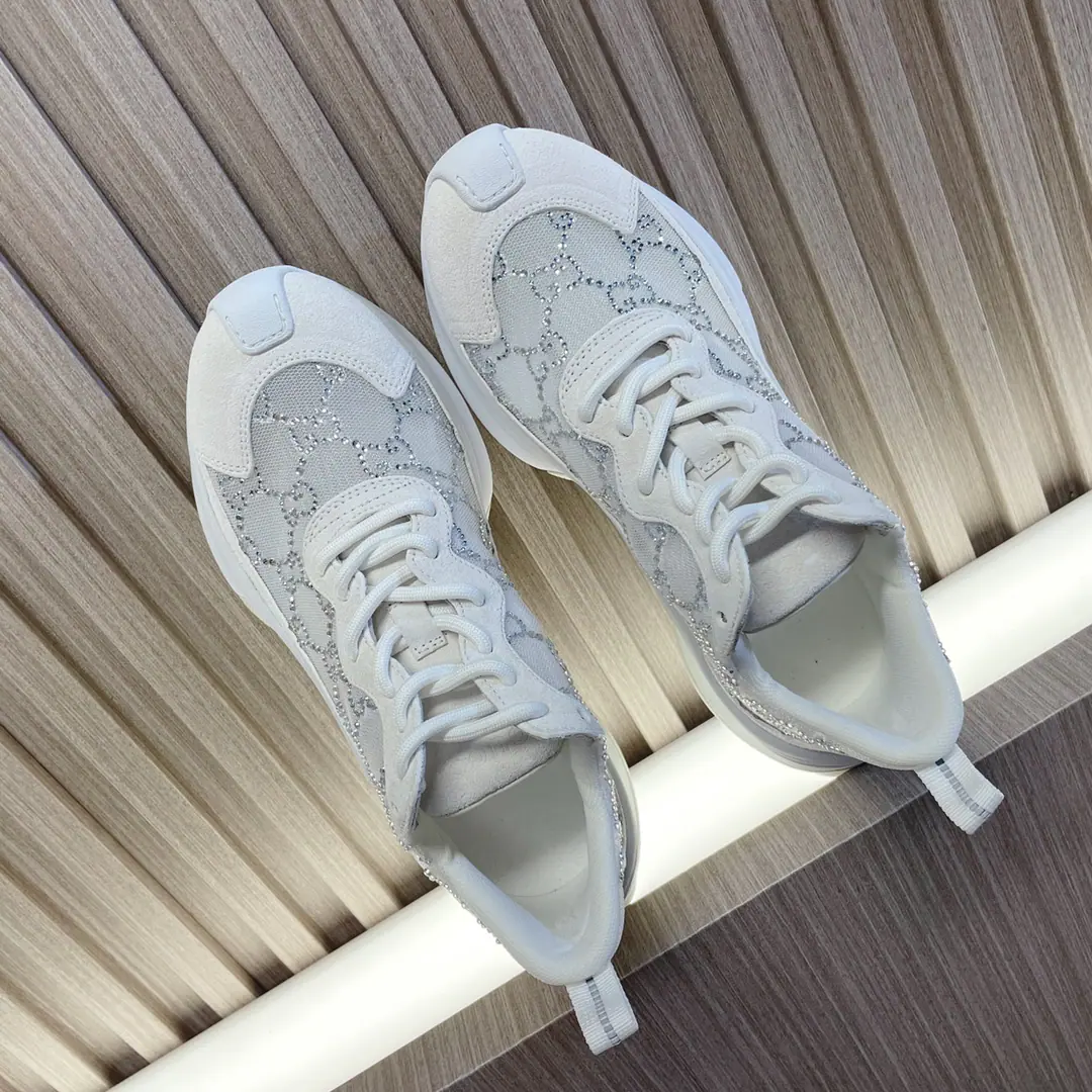Gucci Run Sports shoes. Recent ColourblingblingDrilling shoes.~~~ It's a great sport., It's so lightly wrapped. It's so nice., It's a great pair of pants.Sporting…… Skin and color combined with a water net veil., Super-hot drill., It's so light.MDUnderground~~~ 35–40 🎁High-end aviation packaging