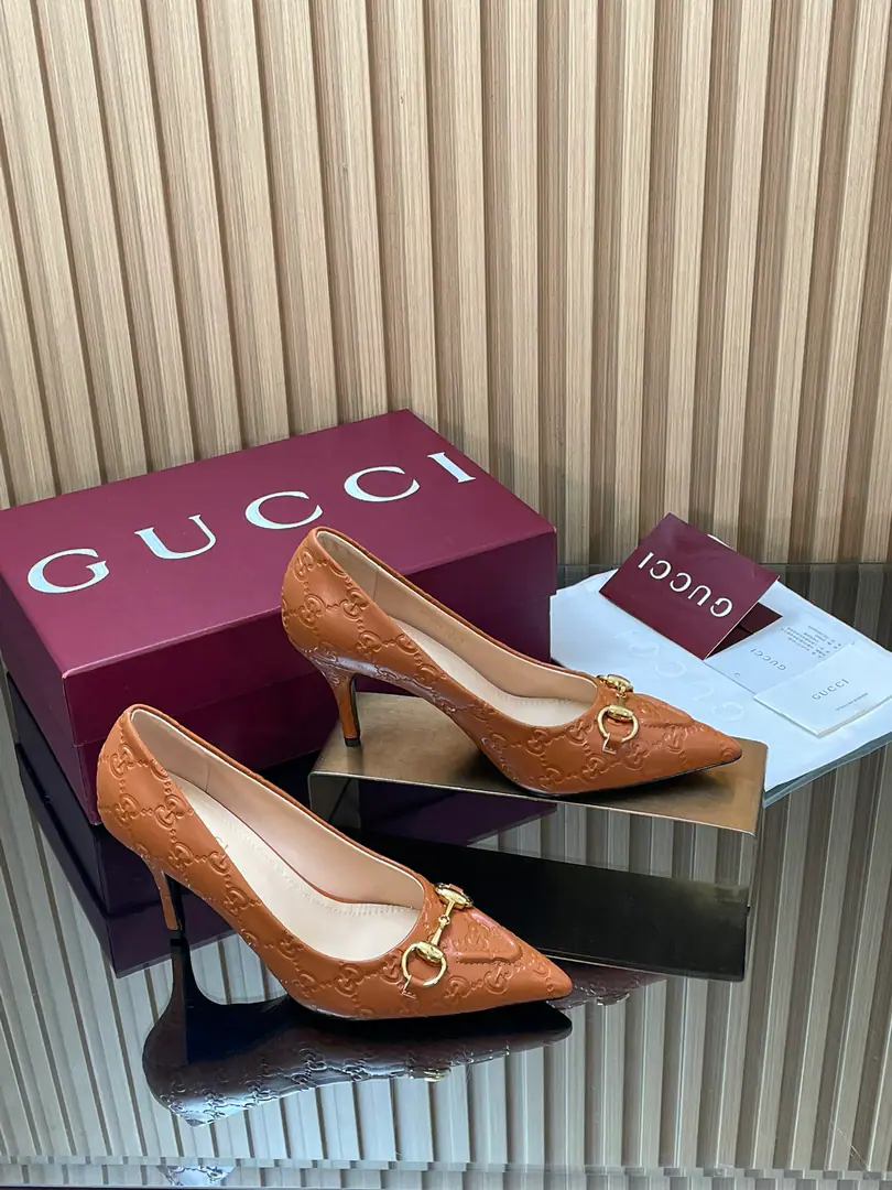 2025Autumn🔥GHome new money.🛒GUcc𝐢The horse's ace and a shallow mouth and a high-end, sharp-head shoe.🆕ImportsG G♨Skins.♨Female shoes.️ 🆕Old flower.GBoo-hee-hee-hee-hee-hee-hee-hee-hee-ya-ya-ya-ya-ya-ya-ya-ya-ya-ya!🔥🔥Plant price Skins of the fabric.🔥🔥 🆙Top Version, Welcome.👏🆚That's right.. Original1:1Repeat Attention.⚠️Please accept our pledge.🆙 ▫️Shoe.: Imports are high.G GSkins. Old flower.GBrush ▫️Uchi./Foot.: Full-cut, high-end lamb skin. ▫️Shoes under the sole.: Italian top is a skin. ▫️He's tall.: 8.5cm 4.5 cm ▫️Match: 35-42（41/40/42I'll make sure I don't change it.） ▫️Packaging: Original full red packaging GucciThe whole new lady's shoe series is in a very elegant form.. This is a new version of the classic brand., The sharpshoes and the cone heels are more than just a little more stale.👏😎