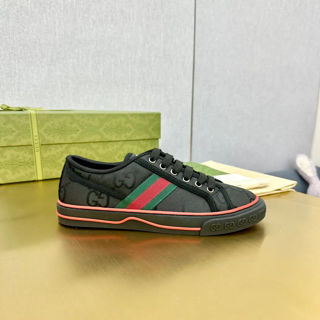 Plant price: Top Version Women/Men GUCCI Guch.2026The latest classic.1977You're a low-life guy.GShoe., Original purchase, 1: 1Development, Original set, process. Size: 35-45/45I'll make sure I don't change it., Advance.. ……New package……