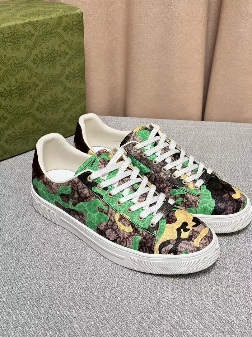 High Version GUCCIThe latest German shoe.🔥🔥DoubleGLeather mix with stereosGucciLetter By3DThe whole effect achievement shoe is a sense of the flow., Fluid Line Design A light, comfortable breath., Female size35-40 Men39-45 👉
