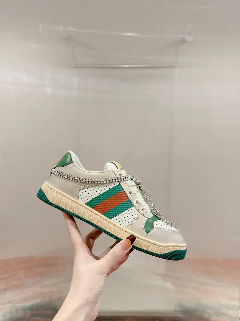🅿️ Gucci————Requisition version GGThe series makes old dirty shoes.-The money comes in.！ Ten to nine, I'll pay. Current！Current！Current！New Colour Plus Push-Market terminal version！ Procuring original development….Fabulous. Material Otsumi! Details are random.！ The model Schwartz is one-by-one, and the drill is one-by-one......Metal cherry locket.……Metal binaryGCrystal cylinders……GucciOriginal custom-made narrowband…… Super Flash Series—Flash diamond chain..Cherry decorations can be removed, One to two, one to two, one., ♪ To promote your personality ♪ Skins of colored cattle..The handwork is very qualitative., Bring your own sense of excellence.！ I'll do the details., I'll take a line.. The original towel is more delicate and soft and more comfortable., Pocket Steel Double OriginalTPUOtsumi!(Lower width, Upper Narrow) Appendible packaging⭐️ Codes: Women35-40 （Women41 Custom）