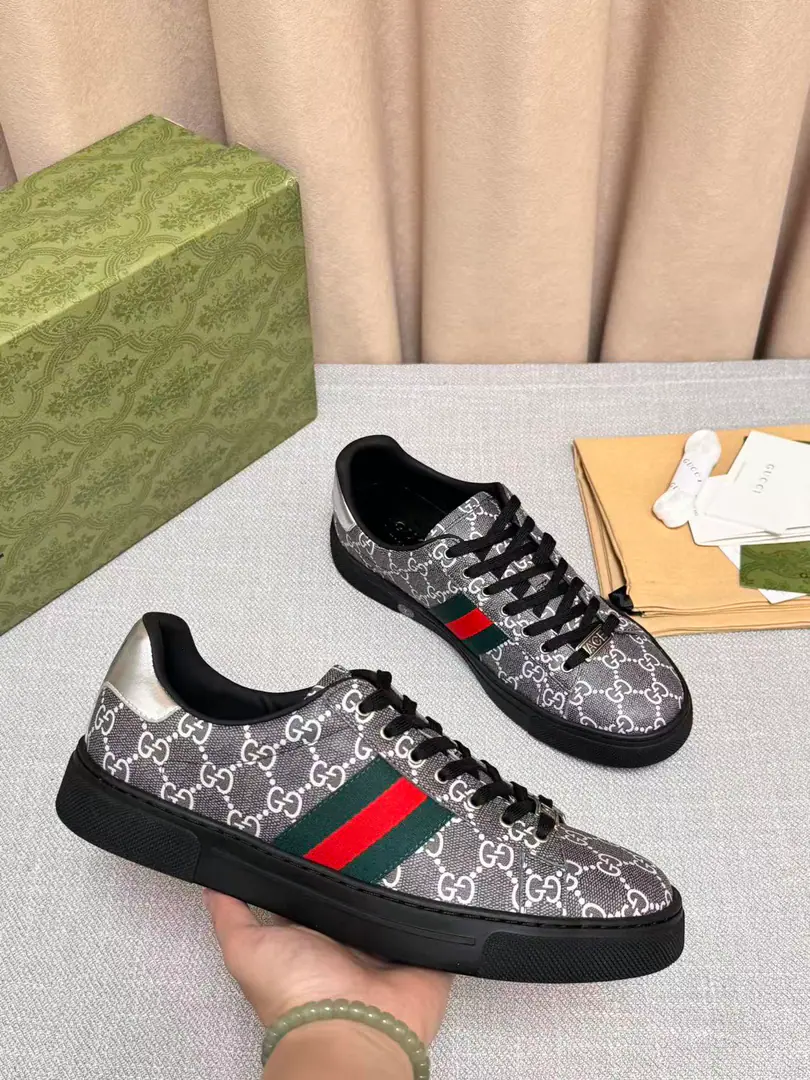 High Version GUCCIThe latest German shoe.🔥🔥DoubleGLeather mix with stereosGucciLetter By3DThe whole effect achievement shoe is a sense of the flow., Fluid Line Design A light, comfortable breath., Female size35-40 Men39-45