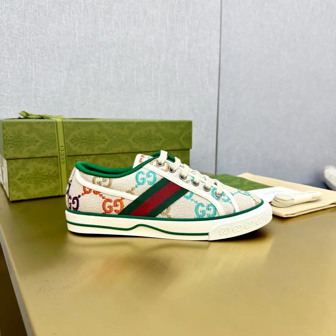 Plant price: Top Version Women/Men GUCCI Guch.2026The latest classic.1977You're a low-life guy.GShoe., Original purchase, 1: 1Development, Original set, process. Size: 35-45/45I'll make sure I don't change it., Advance.. ……New package……