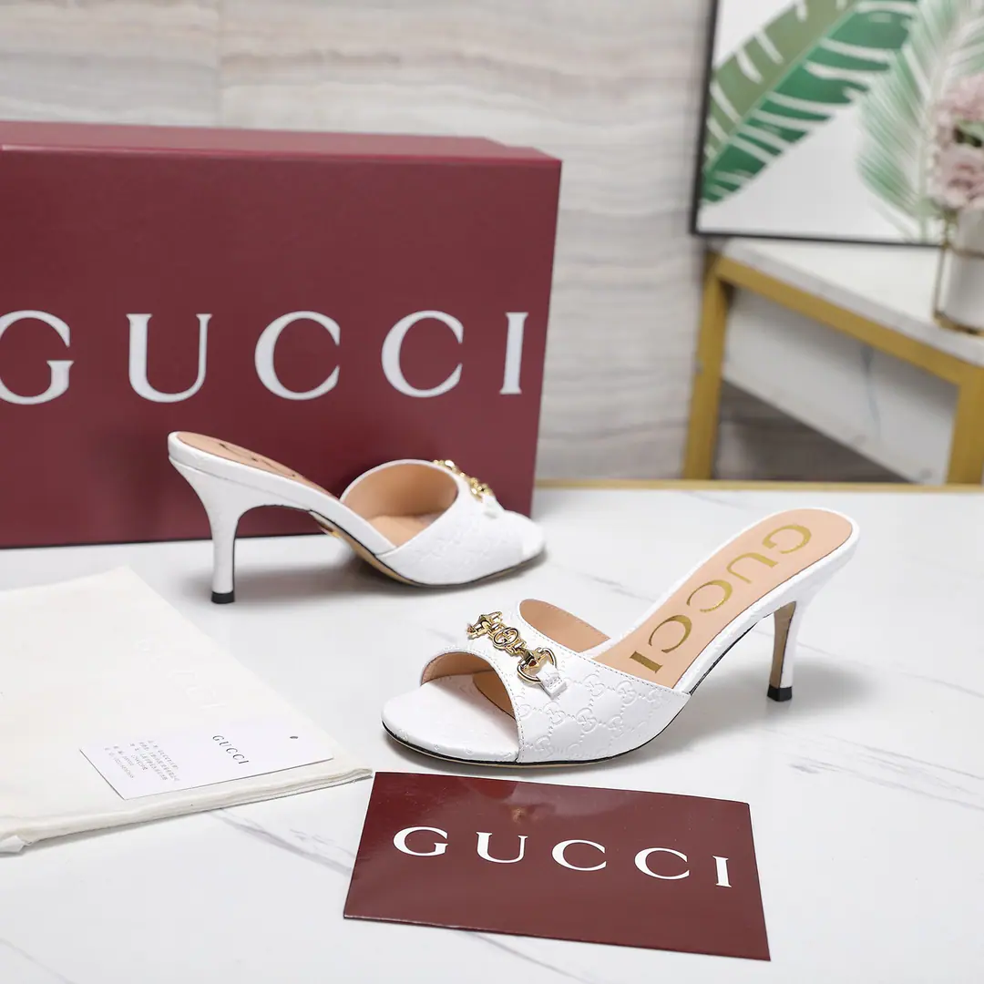 🌸GucciMaximum Version！ 💯💯／2026Summer New Money Heel slippers. Requisition level, Top Quality！👏 Original purchase1:1Top Cycling！ Material andYText Same Very good. 👍 It's comparable.ZGNo Gap✌ ️This high heels is now a classic brand., Inspired by the...GuccioGucciThe initials of the gentleman's name and initials of the chain of elements of the treasure are the same as the brand for the shoe.. ·Brands use different knittings and coloring to inject modern essence into classic slippers.. It's a classic to have a chain of diamonds.. Fabulous.: Imported skins of pressurized cattle Uchi.: Imports of sheep's skin He's tall.: 7.5CM Otsumi!: Italy is a big-ass country.. Codes: 35-41（41.42Do it.） Full original package！