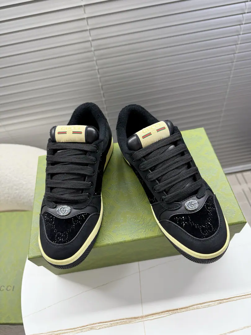 Gucci~~The latest couple's water-drive sneakers.. Leisure shoes.. Little dirty shoes.~~ ZPDevelop plain version. Metal binaryGCrystal cylinder. bling blingThe drill is hot.~~ Original syrup of the pastry of the cattle., The old flower cloth is burning the drill., It's the original cow skin., The foot-stamping emulsion., OriginalTPUOtsumi!(Lower width, Upper Narrow) 35—40/39—45Positive