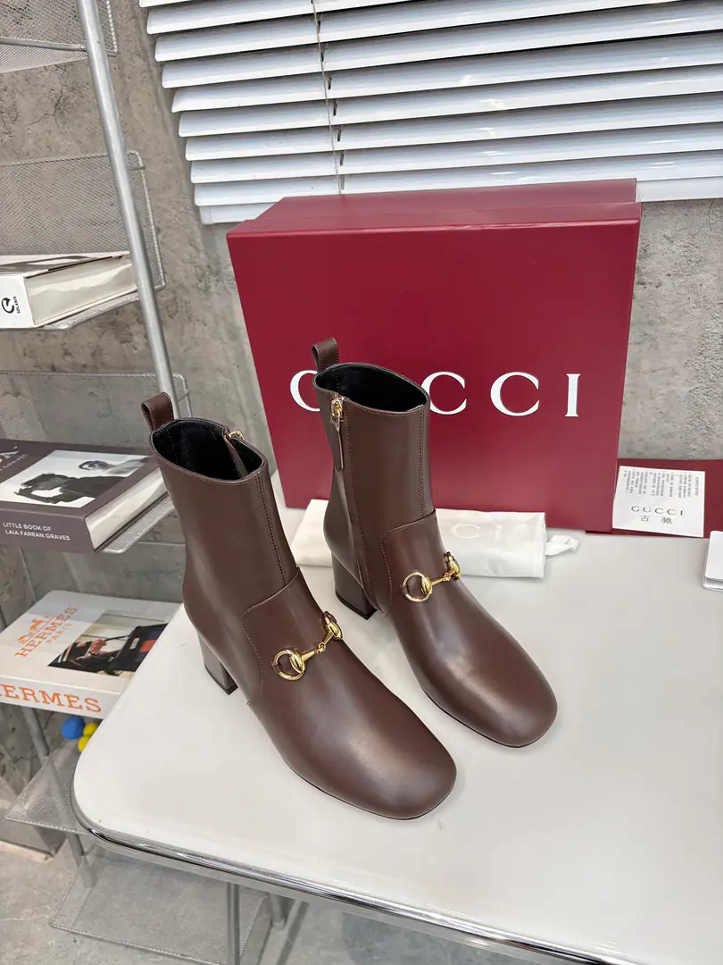Plant prices GUCCI New Gucci. Fashion is a big deal. A smart fashion with round-shoe head and so on. Fabulous.: Importing cow skin Uchi.: Foot. Import of sheep skin He's tall.:5.5 Codes:35—42Code Remarks: 40 41 42 Do it.