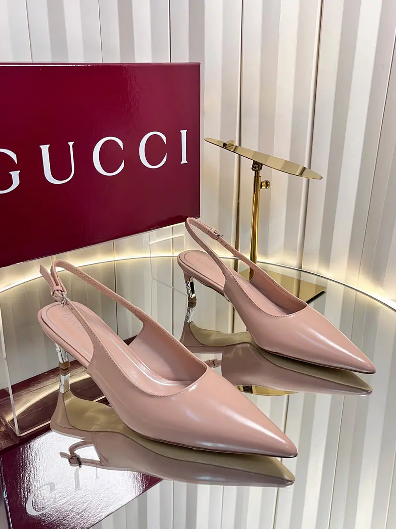 ss🔺GUCC*🔺High Quality GUcciThe latest title is a sandal.！Kimboo and three styles work., Wine.🍸With sandals./Exact copy, Double oil. Double oil., The original setup was carefully prepared., The heart of the craftsman is made of classics.！It's a great honor to be a brand.20In the 1970s, the collection was inspired by the design., This lady is a cool-tower with the gold cut-off details of the classic title., And you're so charming.. It's made of fine sheep skin., Designing to combine traditional inspiration with modern 100 styles, A little graceful and warm season-style.🆒Advanced🆙 ◾️Fabulous.:Painted skin./- A cow's hair. ◾️Uchi., Foot.: Head-steel., The foot is more comfortable than all the products in the market.！ He's tall.: 7.5cm ◾️Shoes under the sole.: Italian imports are so thick. ◾️Size: 35-43(40.41.42.43You're gonna have to do it or not.）
