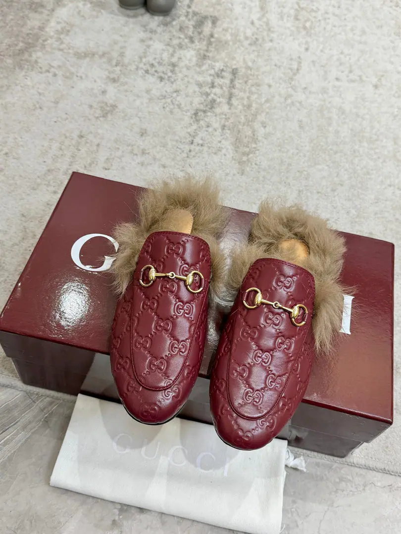 Plant price Top Version GUCCI Crunch tow, Shoe-faced material Leather., I'll put my feet on the back of my head.,, The series of slippers has become...GUCCIThe main one in the series., Don't be so mean and full of motten spirits., The apparel is a fashion interpretation of the horse's title, the lullaby shoes., 2022The prettiest upgrade in the early spring series.. Codes35-40, 41No, no, no, no, no.