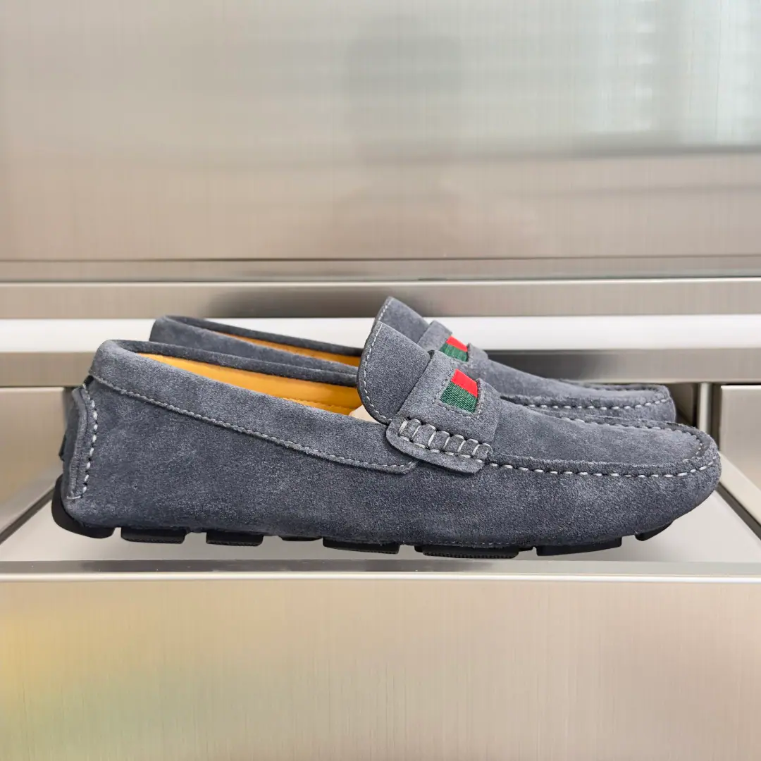 Top Version: Men GucciGustz! GHome. Latest Gentlemen. Old Money. Doudou shoes. A foot. Lazy. Leisure shoes. A simple and contemporary display of driving shoes, etc., Smart, skill-and-comfort experience.. This man's shoe-shoes are chosen for leather., The details of the weaving bands are carefully spelled out in the shoe tongue. Send a cabinet for fine packaging🛍📦 ▪️Fabulous.: Original customized import of head-level cattle skin ▪️Uchi.: Original custom customised in soft sheep skin ▪️Otsumi!: Original modeling of slide-resistant rubber material ▪️Bottom: 2.5CM ▪️size: Men39-45