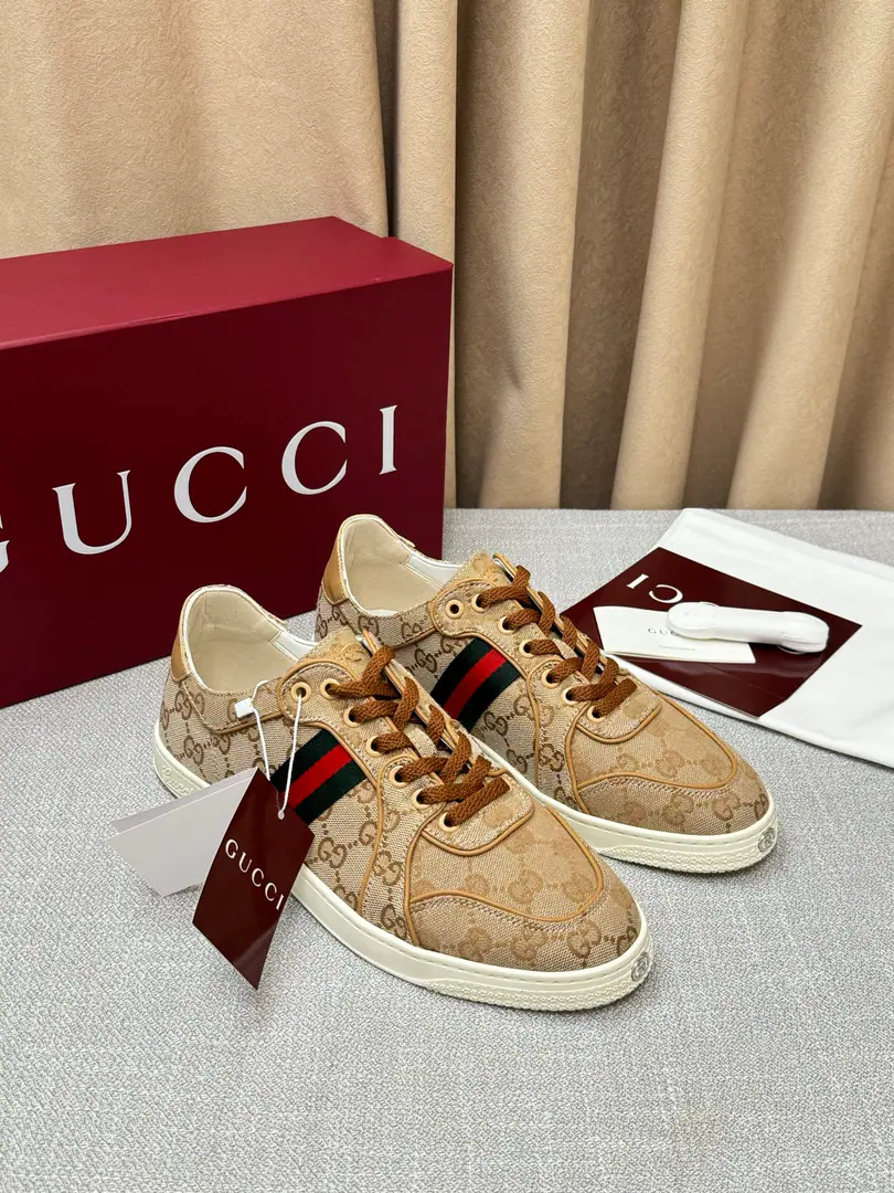 GucciSeries, Market exclusive version. The classic collision with fashion., The shoes are so smart and blending leather with the branding of old flowers., I'm not sure if I can get a full recognition.. Very delicate.GucciIdentification of the suffix details, Showing luxury.. While the thick sub-design adds to the flu,, And bring comfort to the dress experience.. It's either walking on the streets or moving across the city., It makes you a focus.. Have it., Start your fashion trip.！ Women35-40, Men39-45 👉