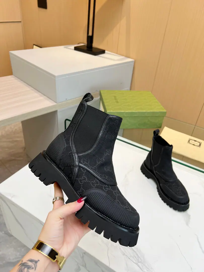 ❤️ Men+10 2023GucciShoes with bare canvas., One against one.. It's for the fall.. The newest model of the new system is the perfect style of a street bomb, which is cool. C♪ The fashionable one ♪ I'll bring my old and classic shoes. I'm so tired of watching.. Original inverted model, model, Importing high-end knitted fabrics display a delicate sense of quality.！The original version of the big bottom.EVABubble-resistant grinding bottom.+Head back and forth.. The upper foot is easy and comfortable.. Codes:Women35-41 Men39-46＃