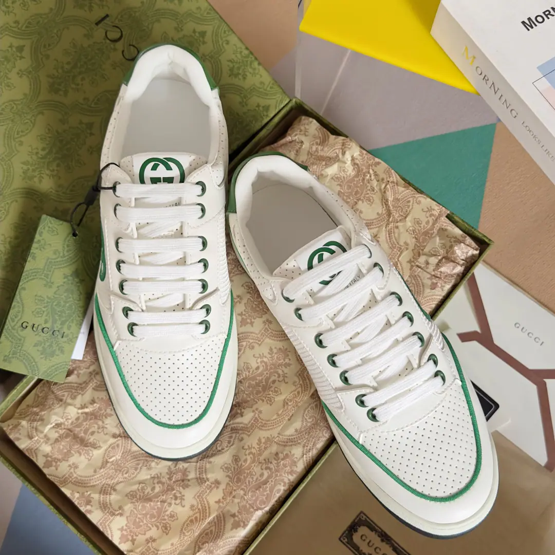 Top Version: Couple money. GucciGustz!GHome. Latest White shoes. Couple money. Leisure Sports shoes Original procurement development Make the goods. - To the sneakers.20Century70The classic sports shoes of the ages are prototypes of inspiration., The name is taken from the defense action in sport.. This is made of white leather craftsmen's heart., Side-side embellishment double-buttonGstriped weeds, And...GucciThe ancient signs are a little bit of shoe. Send a cabinet for fine packaging🛍📦 ▪️Fabulous.: Original import of head-level cattle skin ▪️Uchi.: Original custom customised in soft sheep skin ▪️Shoes under the sole.: Original OpenTPUOtsumi! ▪️Bottom: 2.5CM ▪️Size: Female35-40 / Men39-45（45Freeze!