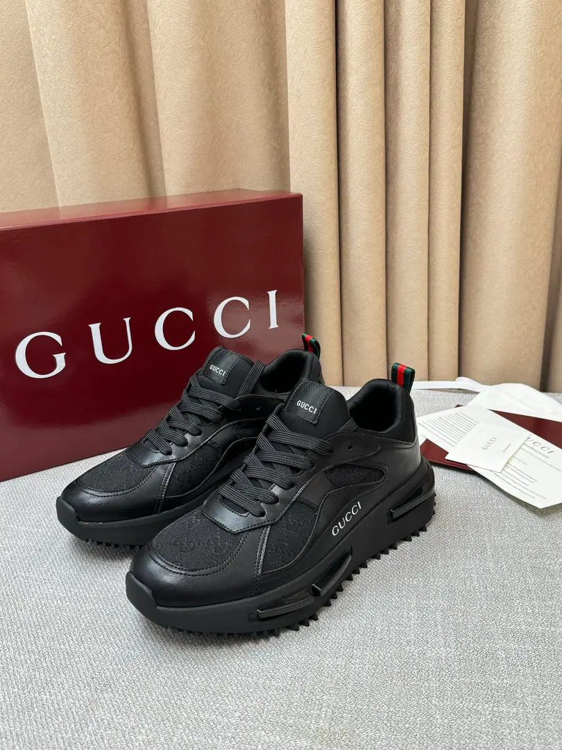 GucciSeries, Market exclusive version. The classic collision with fashion., The shoes are so smart and blending leather with the branding of old flowers., I'm not sure if I can get a full recognition.. Very delicate.GucciIdentification of the suffix details, Showing luxury.. While the thick sub-design adds to the flu,, And bring comfort to the dress experience.. It's either walking on the streets or moving across the city., It makes you a focus.. Have it., Start your fashion trip.！ 39-45