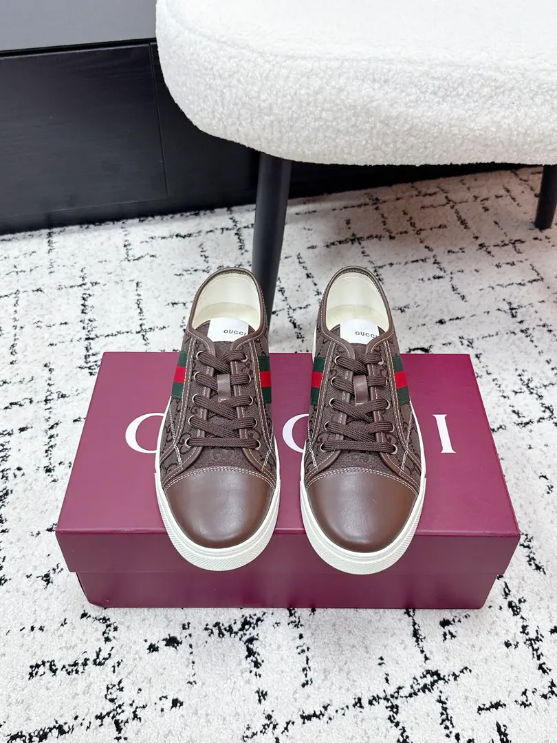 # Men➕10 GucciGustz! 26/ Couple money. GGA little white shoe with a little smoothie. A superstar, red grass., A light design that explains the movement.. The brightness of the contour is more of a natural., The action shows a sense of sophistication.. The fabric details are like a staggered band that runs through the design., Add a little pen to the sewn side detail. ✔️Fabulous.: Pumped-flash. ✔️Uchi.: Lamb skin. ✔️Otsumi!: TPU ✔️Size: #35-45（Women40/Men45I'll make sure I don't change it.）