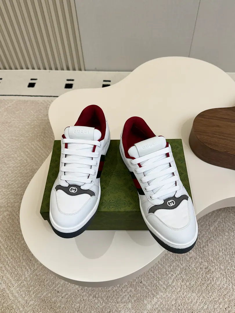 Gucci——The latest couple's sneakers.. Leisure shoes.. Little dirty shoes.~~ ZPDevelop plain version. Metal binaryGCrystal cylinder. I'll make old old corned noodles.~~ Original syrup of the pastry of the cattle., I'm doing the old process., The original air towels are inside., The foot-stamping emulsion., OriginalTPUOtsumi!(Lower width, Upper Narrow) 35—40/39—45Positive