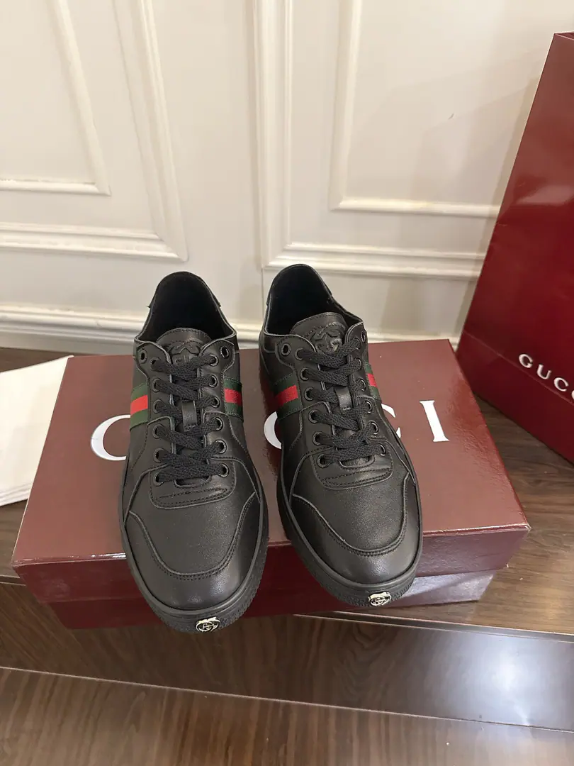 Gucci StretchA series of couple-soldier sneakers. This new, soft and flexible shoe is a new brand-marked sports shoe., Yes.《La Famiglia》New members to the series.. The sneakers were made with a flexible skin-skinner heart., Every pair of shoes is treated manually., It's a unique shoe-shoe.. ♦️The cow skin is used as a shoe. ♦️Italian import base ♦️Codes35-45（Women41 45I'll make sure I don't change it.）