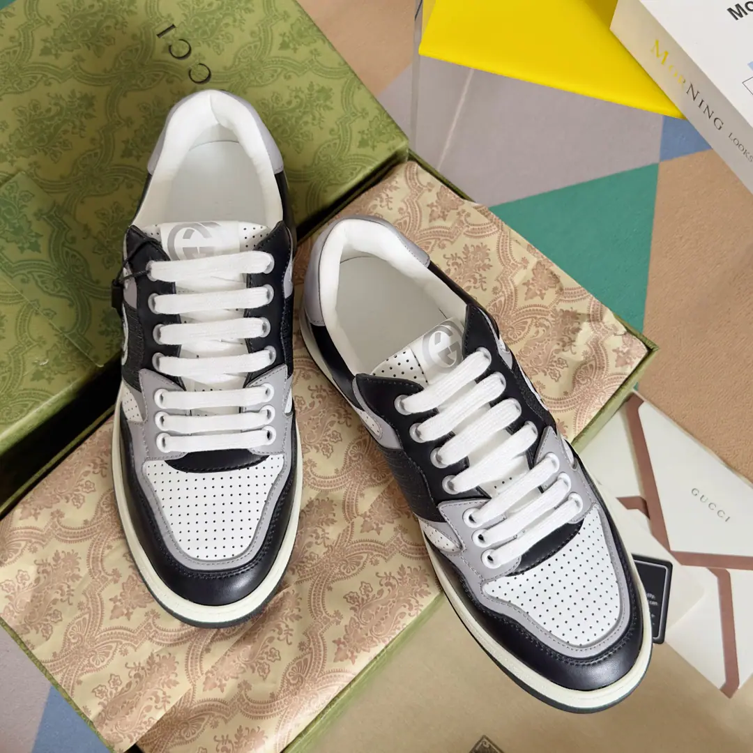 Top Version: Couple money. GucciGustz!GHome. Latest White shoes. Couple money. Leisure Sports shoes Original procurement development Make the goods. - To the sneakers.20Century70The classic sports shoes of the ages are prototypes of inspiration., The name is taken from the defense action in sport.. This is made of white leather craftsmen's heart., Side-side embellishment double-buttonGstriped weeds, And...GucciThe ancient signs are a little bit of shoe. Send a cabinet for fine packaging🛍📦 ▪️Fabulous.: Original import of head-level cattle skin ▪️Uchi.: Original custom customised in soft sheep skin ▪️Shoes under the sole.: Original OpenTPUOtsumi! ▪️Bottom: 2.5CM ▪️Size: Female35-40 / Men39-45（45Freeze!