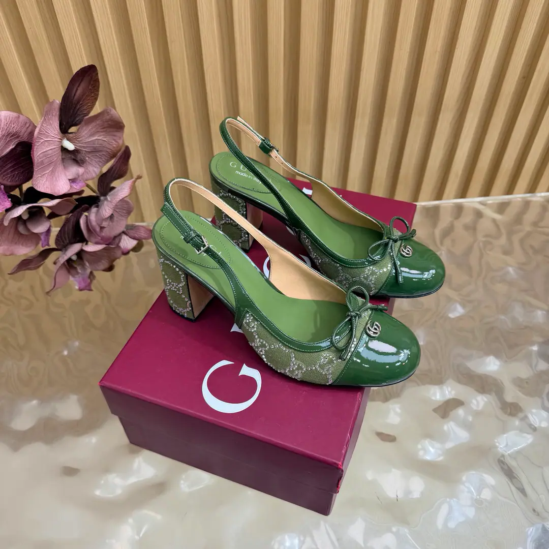 2026S Spring and summer.GucciNew sum The iron is thick. Shoes. The shoes are the most classic.Logo, The suction is behind the pressure., I'd better wear two pairs of shoes and wear pants.👖And dress.👗There's no harm in getting in and out of any place.🩵High-quality cortex kittens and silver bright spots are more than comparable to the impact of visual shocks., Elegance and knowledge blend., A pair of shoes meets the demands of the fairies., The most beautiful of all.🩶 Shoe.: Goki!/Layout（- The drill.） He's tall.: 8cm Otsumi!: That's a big one. Codes: 35-41（40, 41, 42Custom）