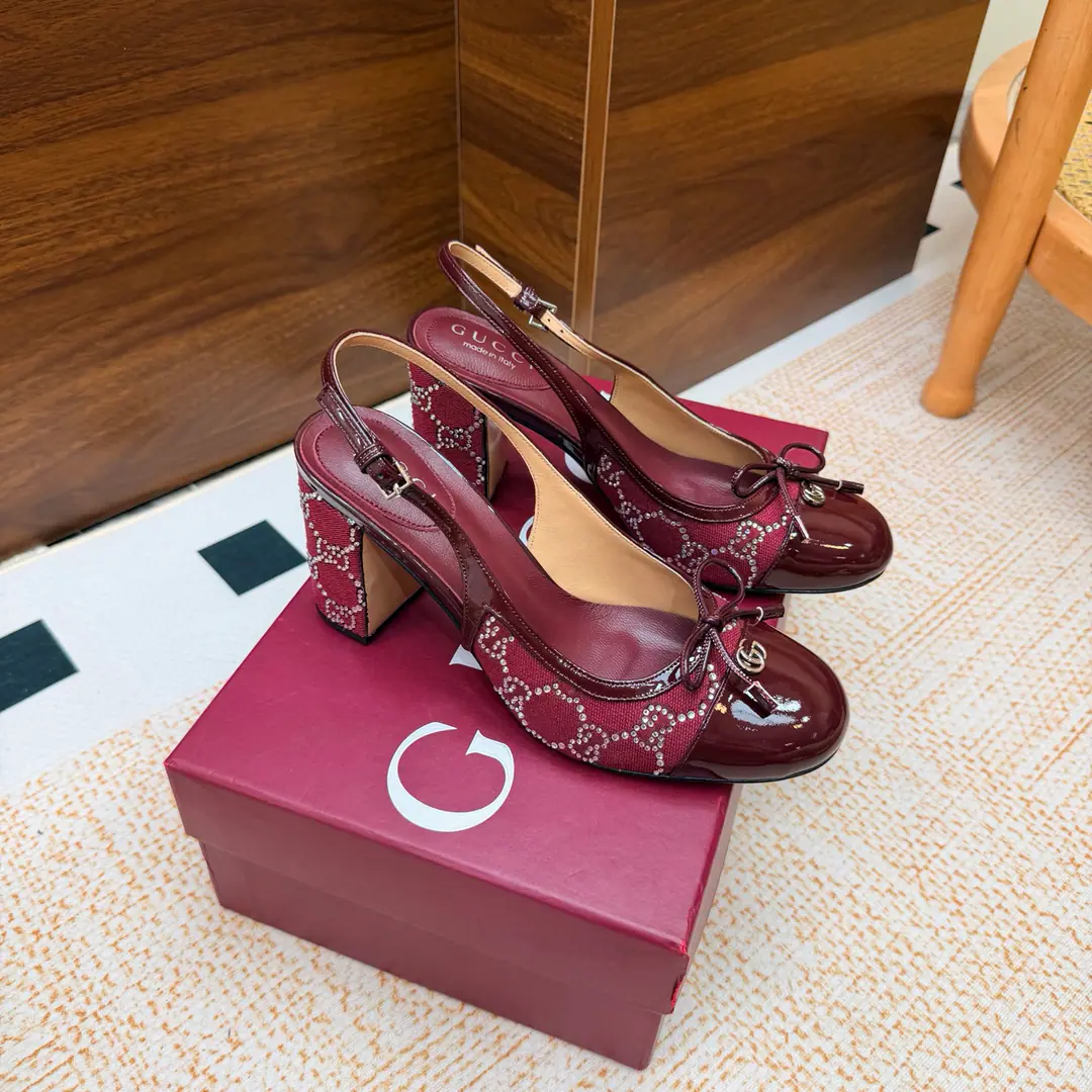 2026S Spring and summer.GucciNew sum The iron is thick. Shoes. The shoes are the most classic.Logo, The suction is behind the pressure., I'd better wear two pairs of shoes and wear pants.👖And dress.👗There's no harm in getting in and out of any place.🩵High-quality cortex kittens and silver bright spots are more than comparable to the impact of visual shocks., Elegance and knowledge blend., A pair of shoes meets the demands of the fairies., The most beautiful of all.🩶 Shoe.: Goki!/Layout（- The drill.） He's tall.: 8cm Otsumi!: That's a big one. Codes: 35-41（40, 41, 42Custom）