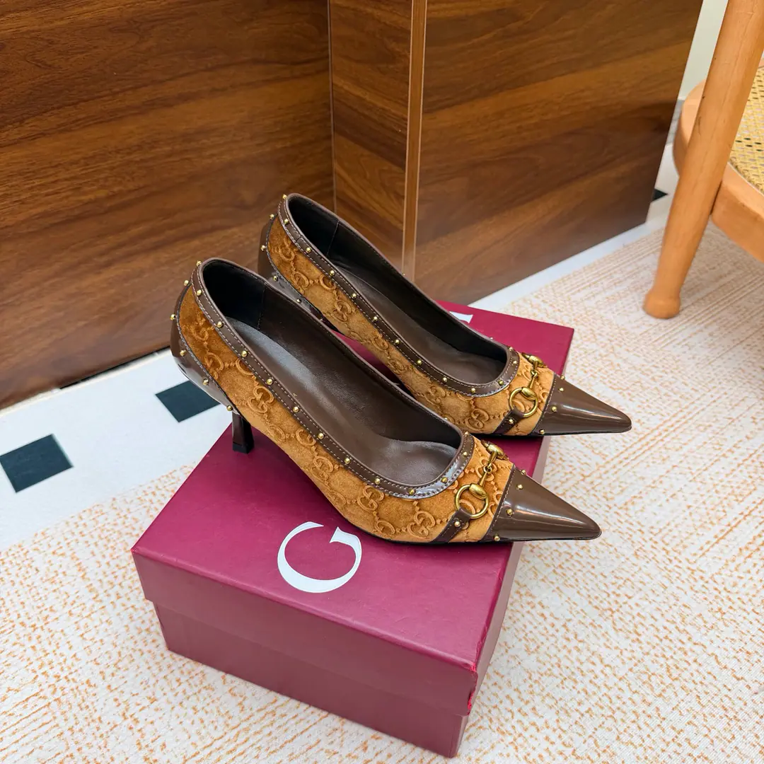 2026S Spring and summer.GucciNew stunned, high-head heels. The shoes are the most classic.Logo, The suction is behind the pressure., I'd better wear two pairs of shoes and wear pants.👖And dress.👗There's no harm in getting in and out of any place.🩵High-quality cortex kittens and silver bright spots are more than comparable to the impact of visual shocks., Elegance and knowledge blend., A pair of shoes meets the demands of the fairies., The most beautiful of all.🩶 Shoe.: Velvet./Layout Otsumi!: That's a big one. He's tall.: 7.5cm Codes: 35-41（40, 41, 42Custom）