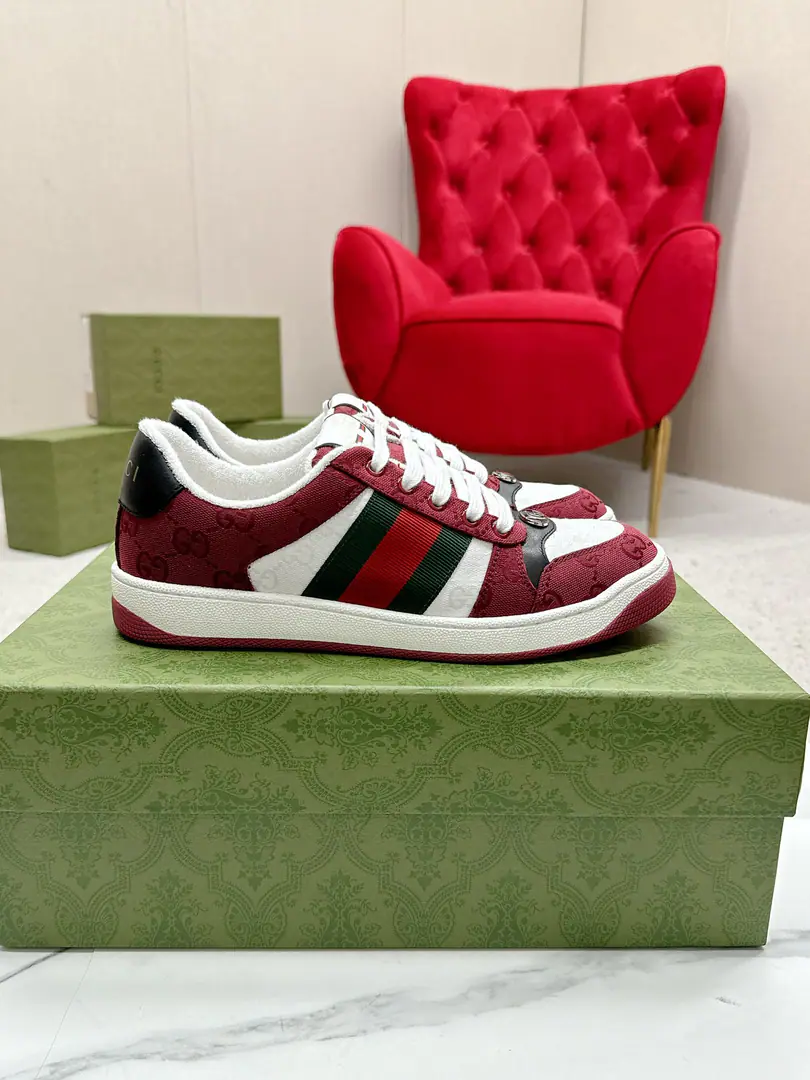 Gucci————Requisition version GGThe series makes old dirty shoes.-The money comes in.！ Ten to nine, I'll pay. Current！Current！Current！New Colour Plus Push-Market terminal version！ Procuring original development….Fabulous. Material Otsumi! Details are random.！ The model Schwartz is one-by-one, and the drill is one-by-one......Metal cherry locket.……Metal binaryGCrystal cylinders……GucciOriginal custom-made narrowband…… Super Flash Series—Flash diamond chain..Cherry decorations can be removed, One to two, one to two, one., ♪ To promote your personality ♪ Skins of colored cattle..The handwork is very qualitative., Bring your own sense of excellence.！ I'll do the details., I'll take a line.. The original towel is more delicate and soft and more comfortable., Pocket Steel Double OriginalTPUOtsumi!(Lower width, Upper Narrow) Appendible packaging⭐️ Codes: Women35-40 Men39-44（Women41 Men45 Custom）