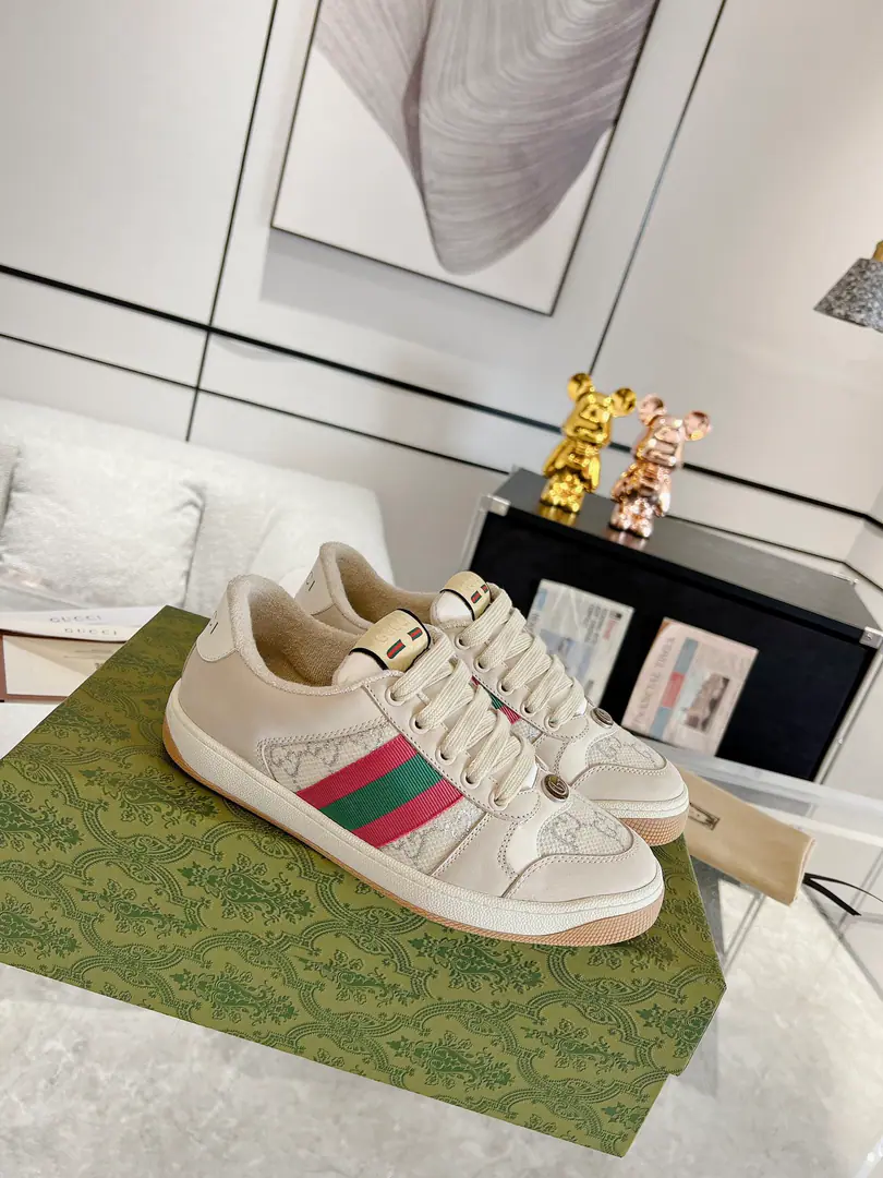 Couple money. Gucci ScreenerA series of sports shoes and a couple of dirty shoes.‼️ Little dirty shoes.ScreenerThe idea behind the series of names is the defense action in sport., The design of the sneakers is from20Century70The classic sneakers of the ages are constantly inspired.. This sneaker is a classic.GGThe canvas., The side is painted with pink and green strips., A little retrograde.GucciMarking. Shoe.: ♪ The cow's skin rolls along ♪ Uchi.: In the original high-density fumes. logo: Metal DimentaryGEllipse, details of the thump Packaging: Top-of-the-art package for cabinet Otsumi!: - A vacuum.TPUMaterial Shoes.: Women35-40 Men39-44 (Women41Men38, 45I'll make sure I don't change it.）