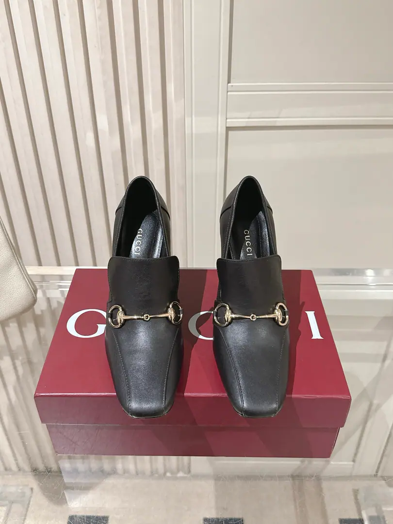 Top Quality Gucci GalleriaSeries｜Classic horse-stamped and lyver shoes. I'm gonna fix my little shoes.～Double shoes.GOld flower fabric./Lamb skin., The logo is a gold cut.+ Match10cmBold～And you're just fine with grace and grace.～It's not gonna affect the atmosphere or the comfort.～ It's a combination of commuting formality and graceful resonance.！High and impressive. He's so tall and thin and he's not tired.～On the upper foot, stretch the legs and increase the height ratio.！The daily commutes fit in a variety of styles. It's definitely the most important high-shelfed shoe in the women's locker in the job.👠 Shoe.: Use sheep skin./DoubleGOld flower fabric. Littre: In the sheep's skin./Foot. Shoes under the sole.: That's a big one. He's tall.: 10cm Heel. Size: 35-42（40 41 42Make a no-refund order.）