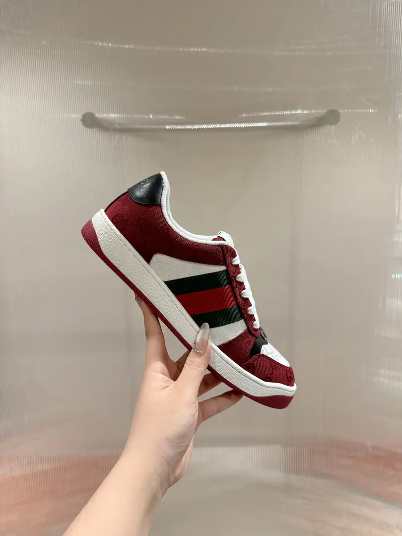 🅿️ Gucci————Requisition version GGThe series makes old dirty shoes.-The money comes in.！ Ten to nine, I'll pay. Current！Current！Current！New Colour Plus Push-Market terminal version！ Procuring original development….Fabulous. Material Otsumi! Details are random.！ The model Schwartz is one-by-one, and the drill is one-by-one......Metal cherry locket.……Metal binaryGCrystal cylinders……GucciOriginal custom-made narrowband…… Super Flash Series—Flash diamond chain..Cherry decorations can be removed, One to two, one to two, one., ♪ To promote your personality ♪ Skins of colored cattle..The handwork is very qualitative., Bring your own sense of excellence.！ I'll do the details., I'll take a line.. The original towel is more delicate and soft and more comfortable., Pocket Steel Double OriginalTPUOtsumi!(Lower width, Upper Narrow) Appendible packaging⭐️ Codes: Women35-40 Men39-44（Women41 Men45 Custom）