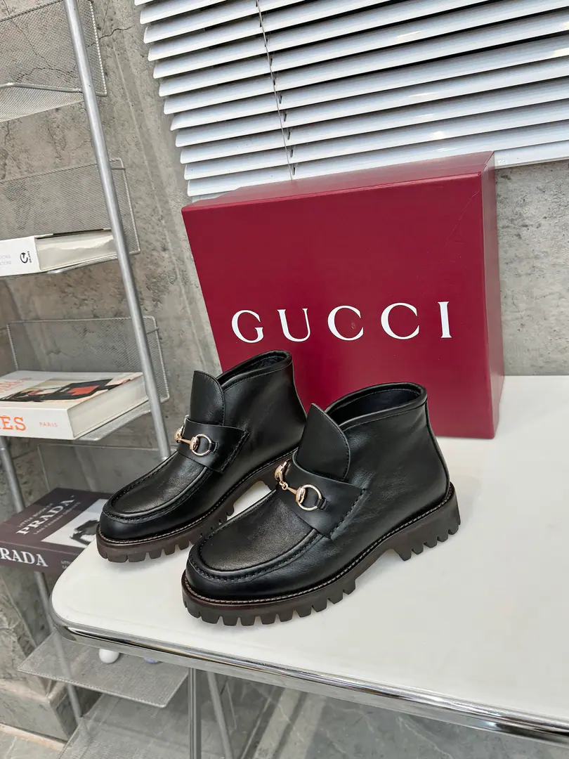 Plant prices 4Inch boots. GUCCI Guch. Fashion is a big deal. A smart fashion with round-shoe head and so on. Fabulous.: Import calf, skin. Uchi.: Foot. Import of sheep skin The base plate is one-to-one. Codes:35—42Code Remarks: 40 41 42 Do it.