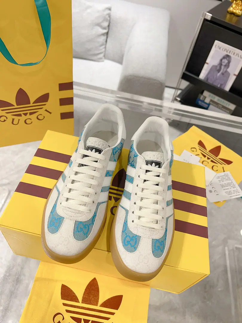 New upgrade Women Men Gucci x Adidas Joint contributions 23ss Fashion week show. Only correct top version of German shoes❗️❗️Global intensity of fire💯Web-wide maximum version contribution❗️❗️The couple's first. Codes:35-46（45.46I'll make sure I don't change it.）
