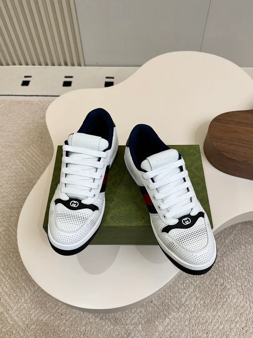 Gucci——The latest couple's sneakers.. Leisure shoes.. Little dirty shoes.~~ ZPDevelop plain version. Metal binaryGCrystal cylinder. I'll make old old corned noodles.~~ Original syrup of the pastry of the cattle., I'm doing the old process., The original air towels are inside., The foot-stamping emulsion., OriginalTPUOtsumi!(Lower width, Upper Narrow) 35—40/39—45Positive