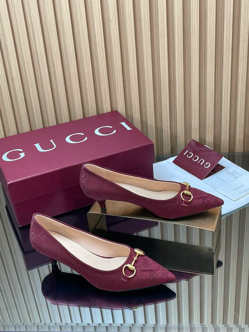 2025Autumn🔥GHome new money.🛒GUcc𝐢The horse's ace and a shallow mouth and a high-end, sharp-head shoe.🆕ImportsG G♨Skins.♨Female shoes.️ 🆕Old flower.GBoo-hee-hee-hee-hee-hee-hee-hee-hee-ya-ya-ya-ya-ya-ya-ya-ya-ya-ya!🔥🔥Plant price Skins of the fabric.🔥🔥 🆙Top Version, Welcome.👏🆚That's right.. Original1:1Repeat Attention.⚠️Please accept our pledge.🆙 ▫️Shoe.: Imports are high.G GSkins. Old flower.GBrush ▫️Uchi./Foot.: Full-cut, high-end lamb skin. ▫️Shoes under the sole.: Italian top is a skin. ▫️He's tall.: 8.5cm 4.5 cm ▫️Match: 35-42（41/40/42I'll make sure I don't change it.） ▫️Packaging: Original full red packaging GucciThe whole new lady's shoe series is in a very elegant form.. This is a new version of the classic brand., The sharpshoes and the cone heels are more than just a little more stale.👏😎