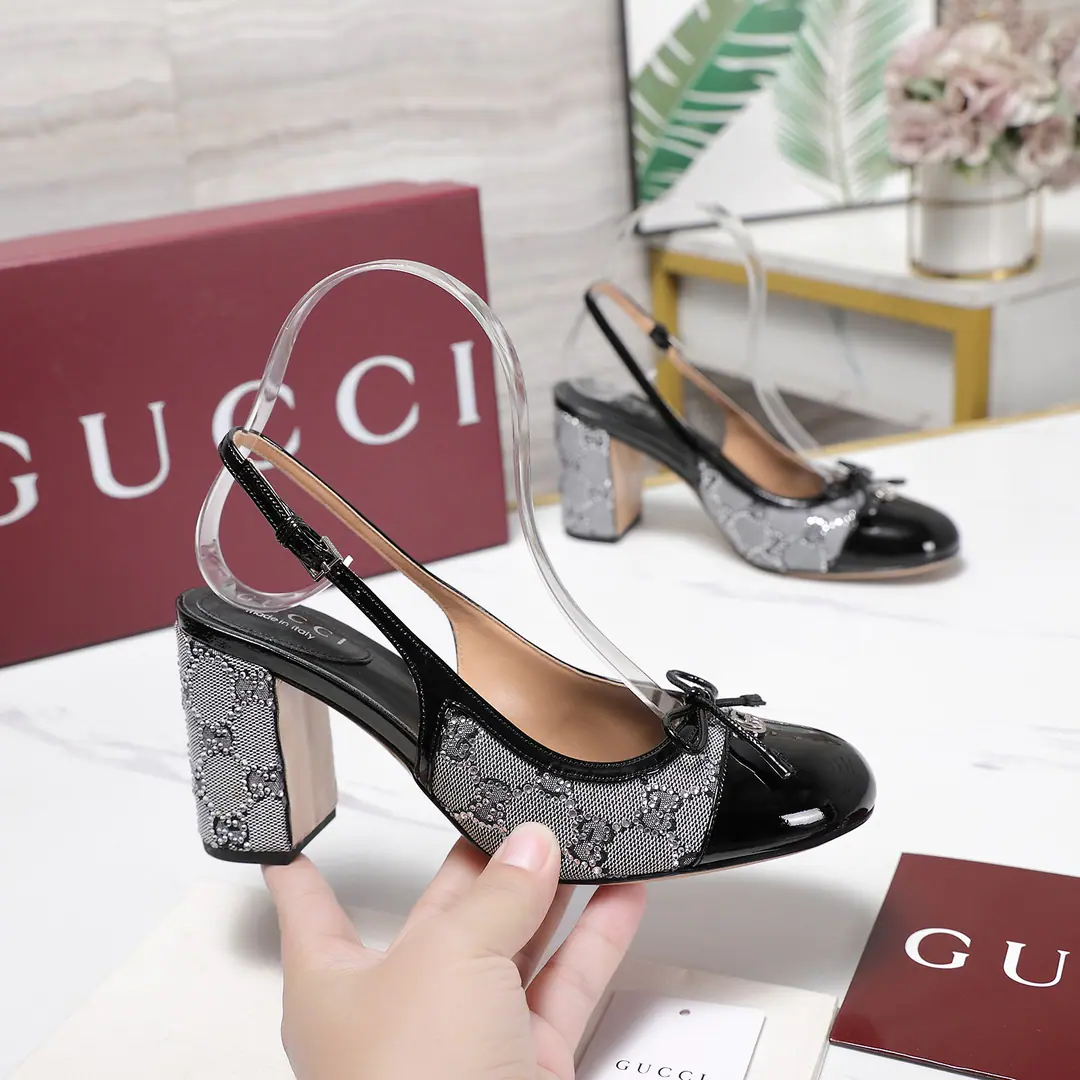Top Version⚡ 2026Spring and summer.GucciNew sum The iron is thick. The sandal butterfly is tied up with his head and heels. The shoes are the most classic.Logo, The suction is behind the pressure., I'd better wear two pairs of shoes and wear pants.👖And dress.👗There's no harm in getting in and out of any place.🩵High-quality cortex kittens and silver bright spots are more than comparable to the impact of visual shocks., Elegance and knowledge blend., A pair of shoes meets the demands of the fairies., The most beautiful of all.🩶 Shoe.: Goki!/Layout（- The drill.） He's tall.: 8cmsg Otsumi!: That's a big one. Codes: 35-41（40, 41, 42Custom）