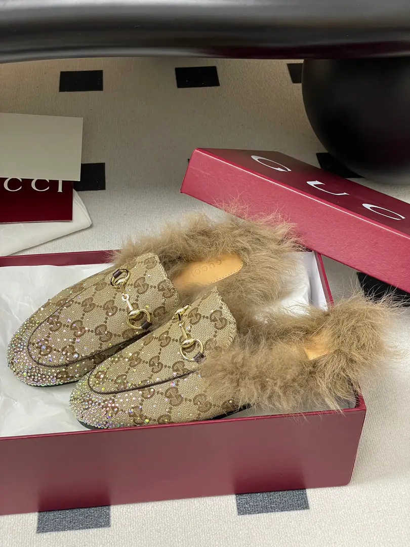 🏧𝐆𝐔𝐂𝐂𝐈Gustz!PrincetownClassic wool slippers., DoubleGHalf-shoe Tuscany slippers with a maggot moored mooring.. The shoe is soft., The galleries flow., To show you the grace of your day.！ Shoeface original doubleGFly face./Cow leather. The inside foot is a Tuscany wool. The Italian factory is so big. Size:35-42 [40.41.42Do it.]