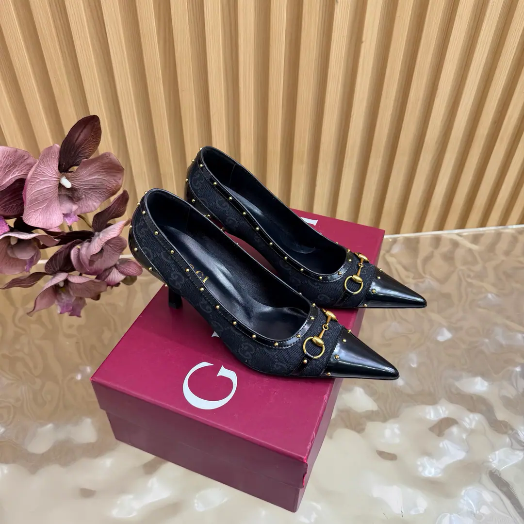 2026S Spring and summer.GucciNew stunned, high-head heels. The shoes are the most classic.Logo, The suction is behind the pressure., I'd better wear two pairs of shoes and wear pants.👖And dress.👗There's no harm in getting in and out of any place.🩵High-quality cortex kittens and silver bright spots are more than comparable to the impact of visual shocks., Elegance and knowledge blend., A pair of shoes meets the demands of the fairies., The most beautiful of all.🩶 Shoe.: Velvet./Layout Otsumi!: That's a big one. Codes: 35-41（40, 41, 42Custom）