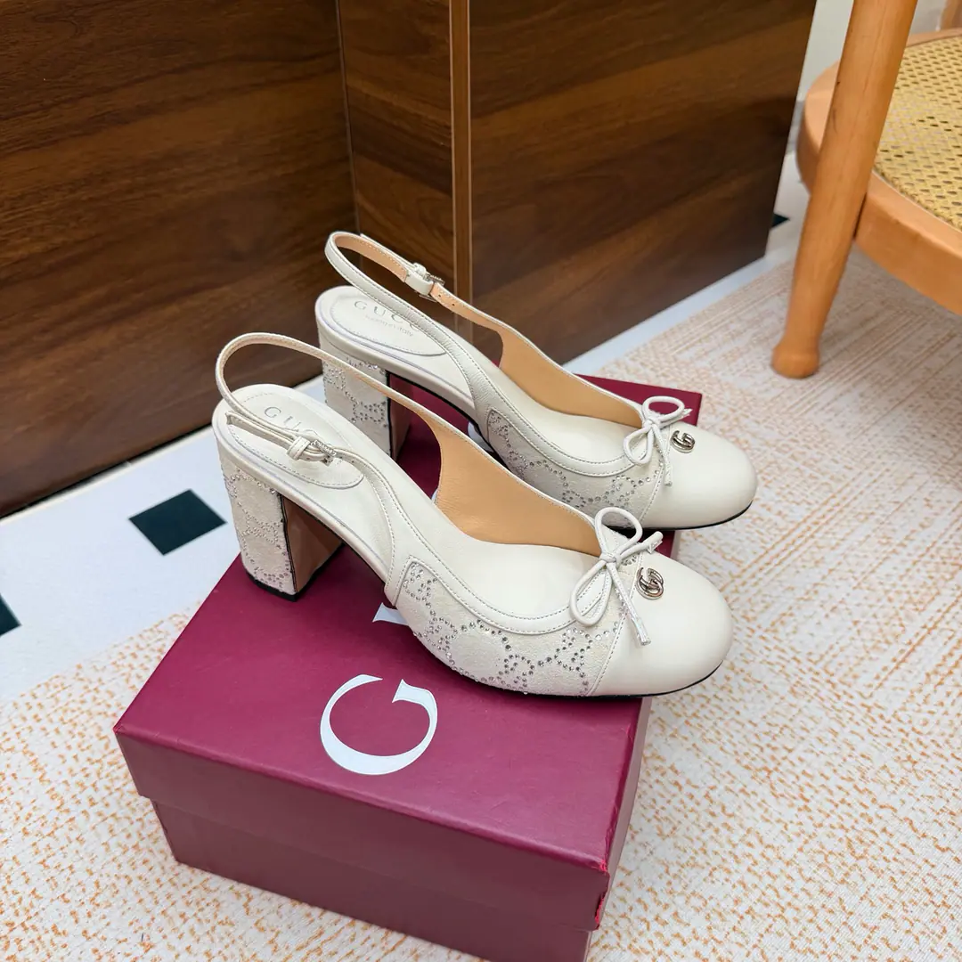 2026S Spring and summer.GucciNew sum The iron is thick. Shoes. The shoes are the most classic.Logo, The suction is behind the pressure., I'd better wear two pairs of shoes and wear pants.👖And dress.👗There's no harm in getting in and out of any place.🩵High-quality cortex kittens and silver bright spots are more than comparable to the impact of visual shocks., Elegance and knowledge blend., A pair of shoes meets the demands of the fairies., The most beautiful of all.🩶 Shoe.: Goki!/Layout（- The drill.） He's tall.: 8cm Otsumi!: That's a big one. Codes: 35-41（40, 41, 42Custom）