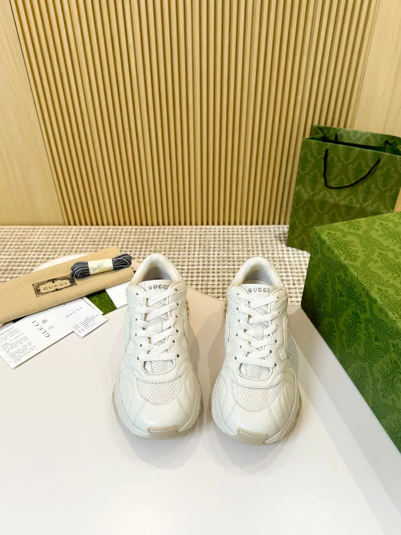 GUCCThe latest waver dad's shoe is out of the factory. Fabulous.: The sheep's skin is a piece of fabric. Uchi.: A mixed-meat sheep. Otsumi!: TPU+IP+A smooch.＋Line Codes: Female35/40, Men39/44（45Do it.））