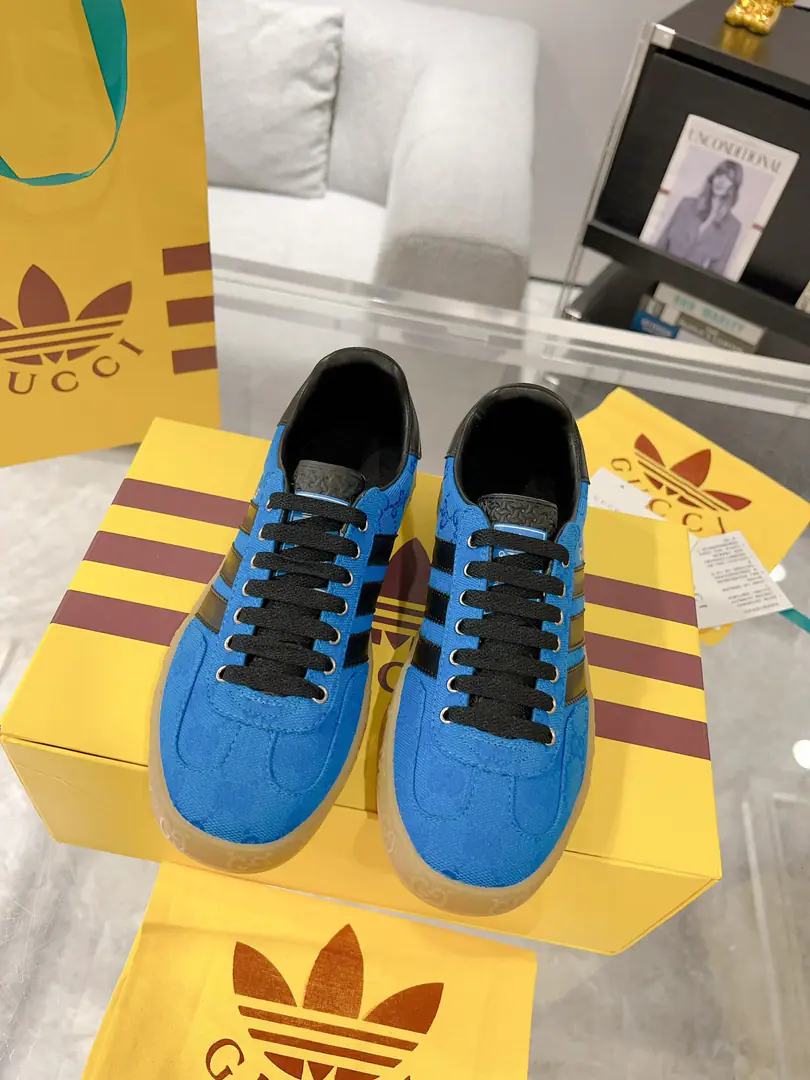 New upgrade Women Men Gucci x Adidas Joint contributions 23ss Fashion week show. Only correct top version of German shoes❗️❗️Global intensity of fire💯Web-wide maximum version contribution❗️❗️The couple's first. Codes:35-46（45.46I'll make sure I don't change it.）