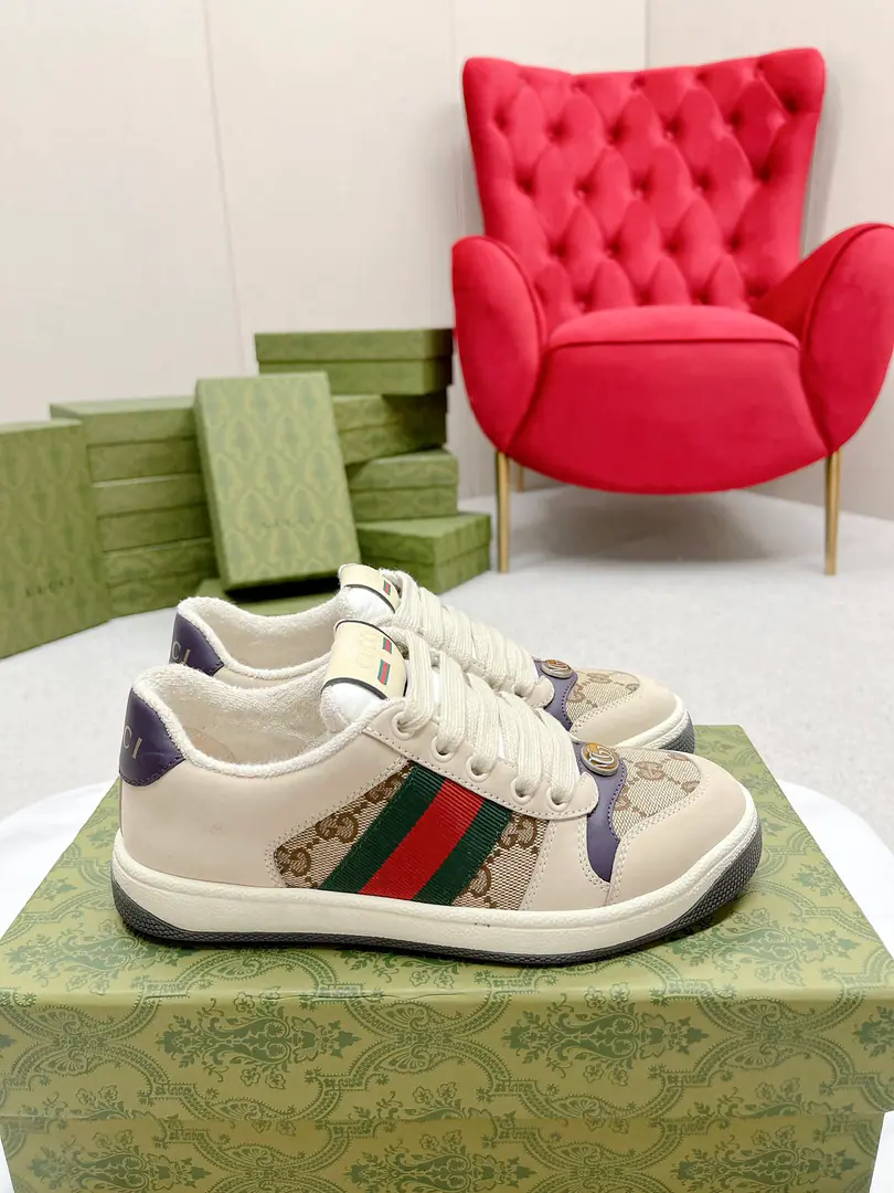Gucci————Requisition version GGThe series makes old dirty shoes.-The money comes in.！ Ten to nine, I'll pay. Current！Current！Current！New Colour Plus Push-Market terminal version！ Procuring original development….Fabulous. Material Otsumi! Details are random.！ The model Schwartz is one-by-one, and the drill is one-by-one......Metal cherry locket.……Metal binaryGCrystal cylinders……GucciOriginal custom-made narrowband…… Super Flash Series—Flash diamond chain..Cherry decorations can be removed, One to two, one to two, one., ♪ To promote your personality ♪ Skins of colored cattle..The handwork is very qualitative., Bring your own sense of excellence.！ I'll do the details., I'll take a line.. The original towel is more delicate and soft and more comfortable., Pocket Steel Double OriginalTPUOtsumi!(Lower width, Upper Narrow) Appendible packaging⭐️ Codes: Women35-40 Men39-44（Women41 Men45 Custom）